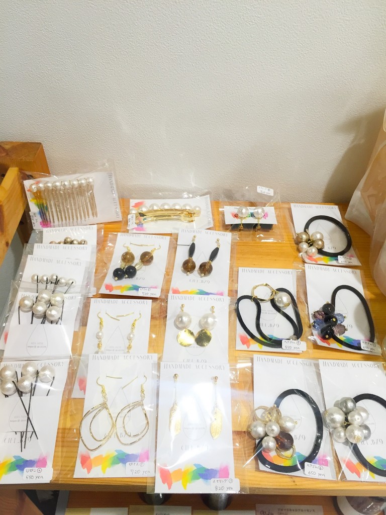 ハンドメイドアクセサリーの取り扱いを始めました(^_^)